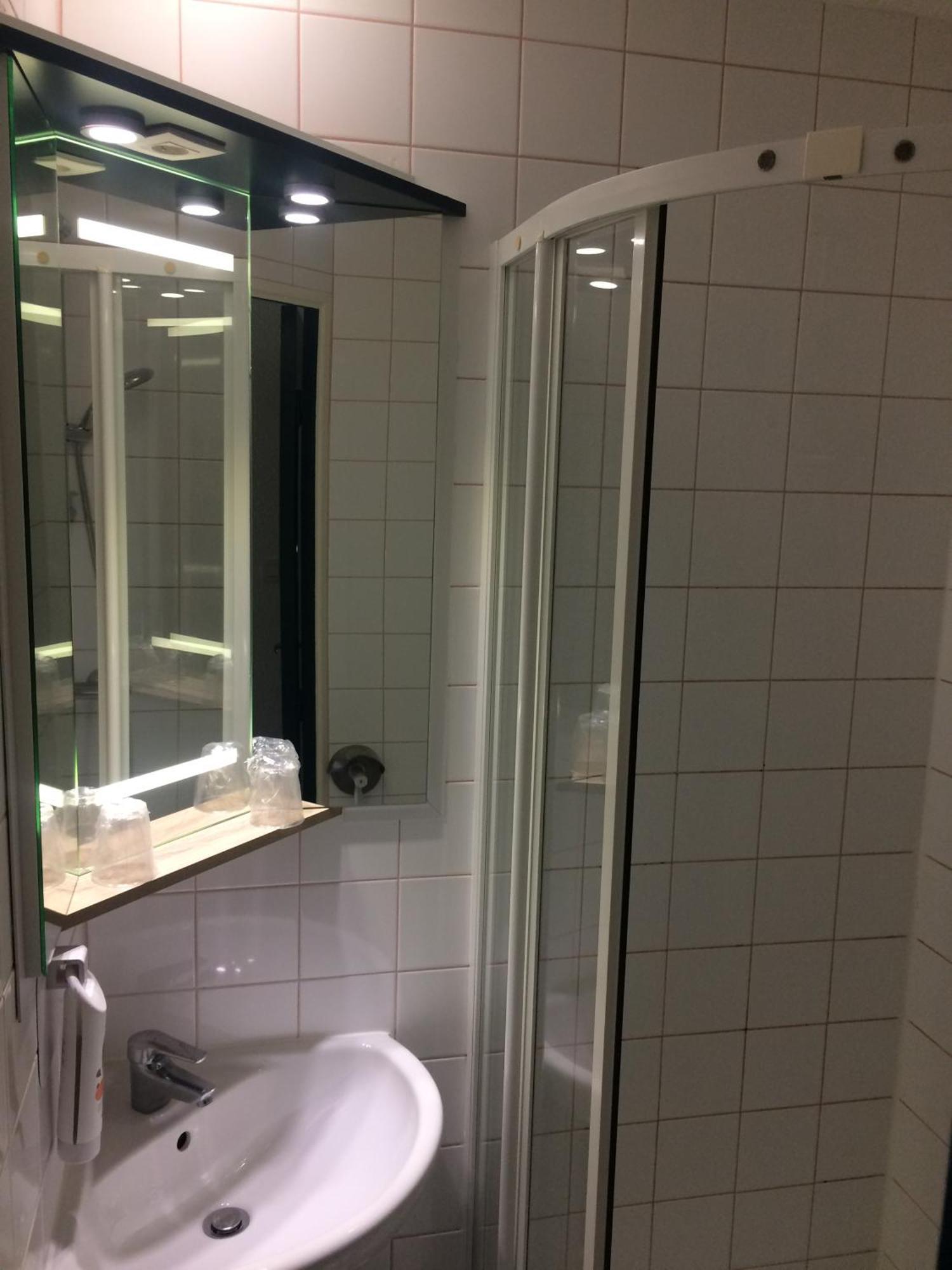 Small Room,1705560293:JPEG